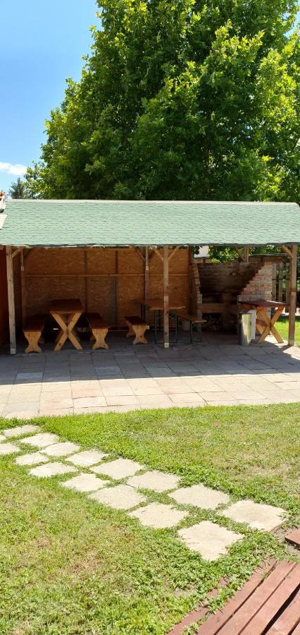 100 Eves Fogado Bed & Breakfast Szatymaz Bagian luar foto