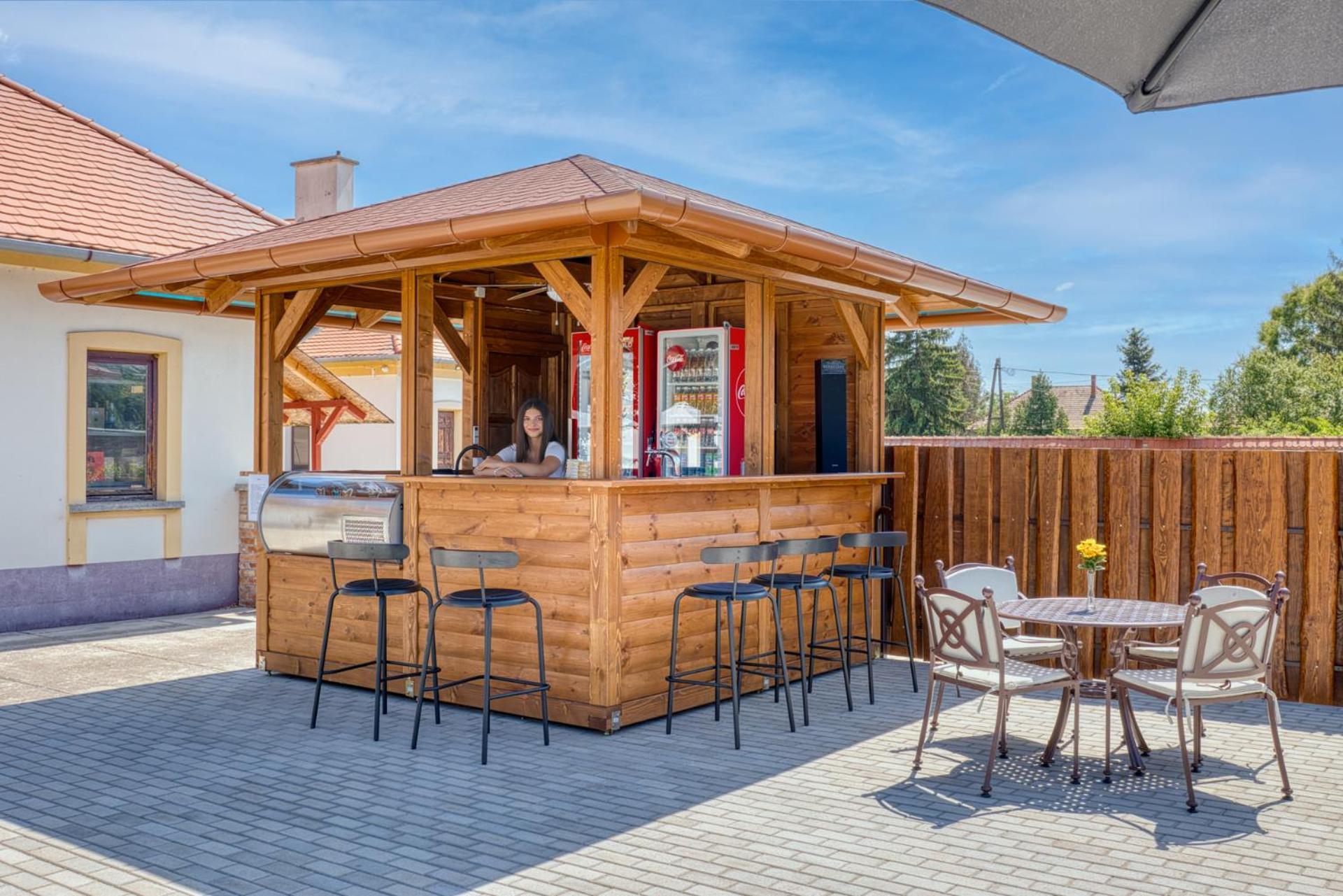 100 Eves Fogado Bed & Breakfast Szatymaz Bagian luar foto