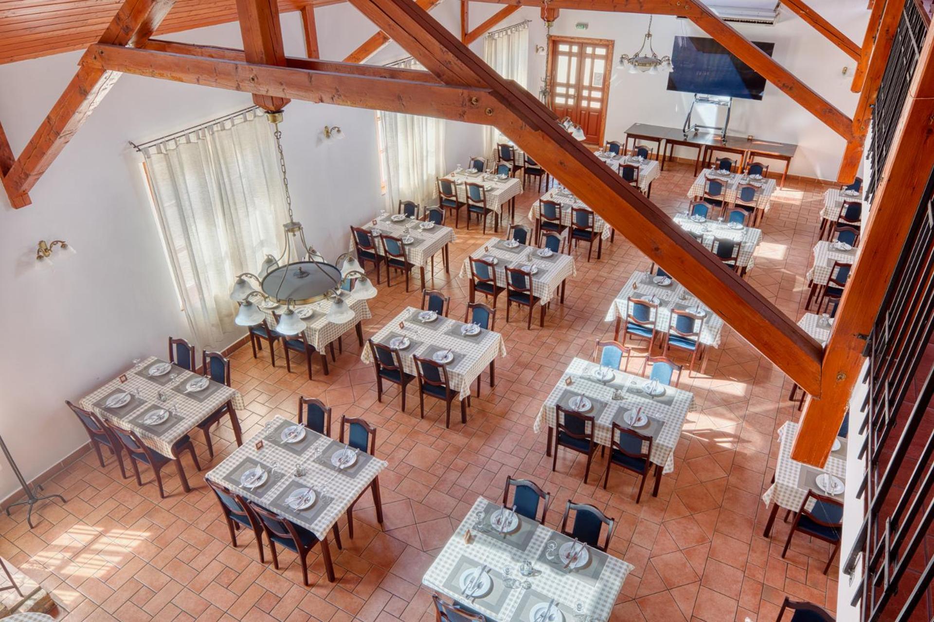 100 Eves Fogado Bed & Breakfast Szatymaz Bagian luar foto