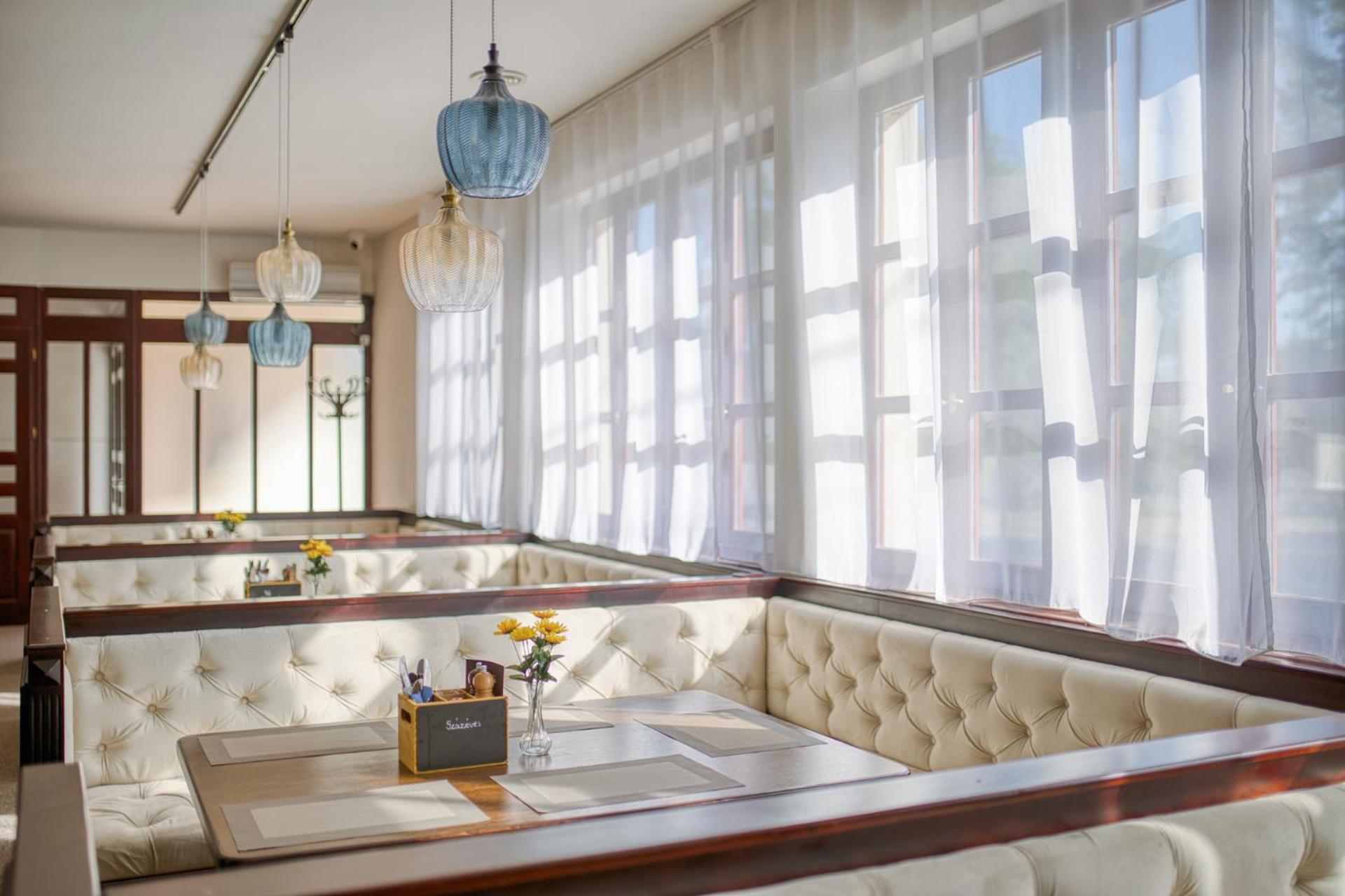100 Eves Fogado Bed & Breakfast Szatymaz Bagian luar foto