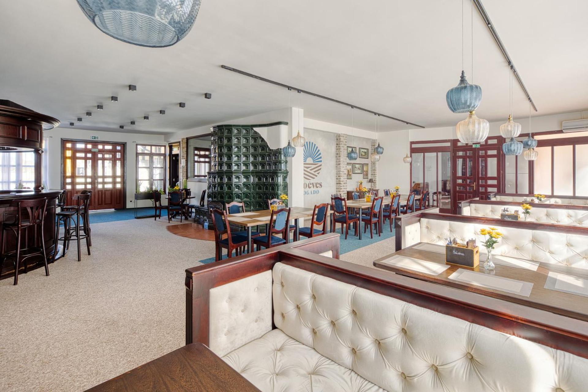 100 Eves Fogado Bed & Breakfast Szatymaz Bagian luar foto