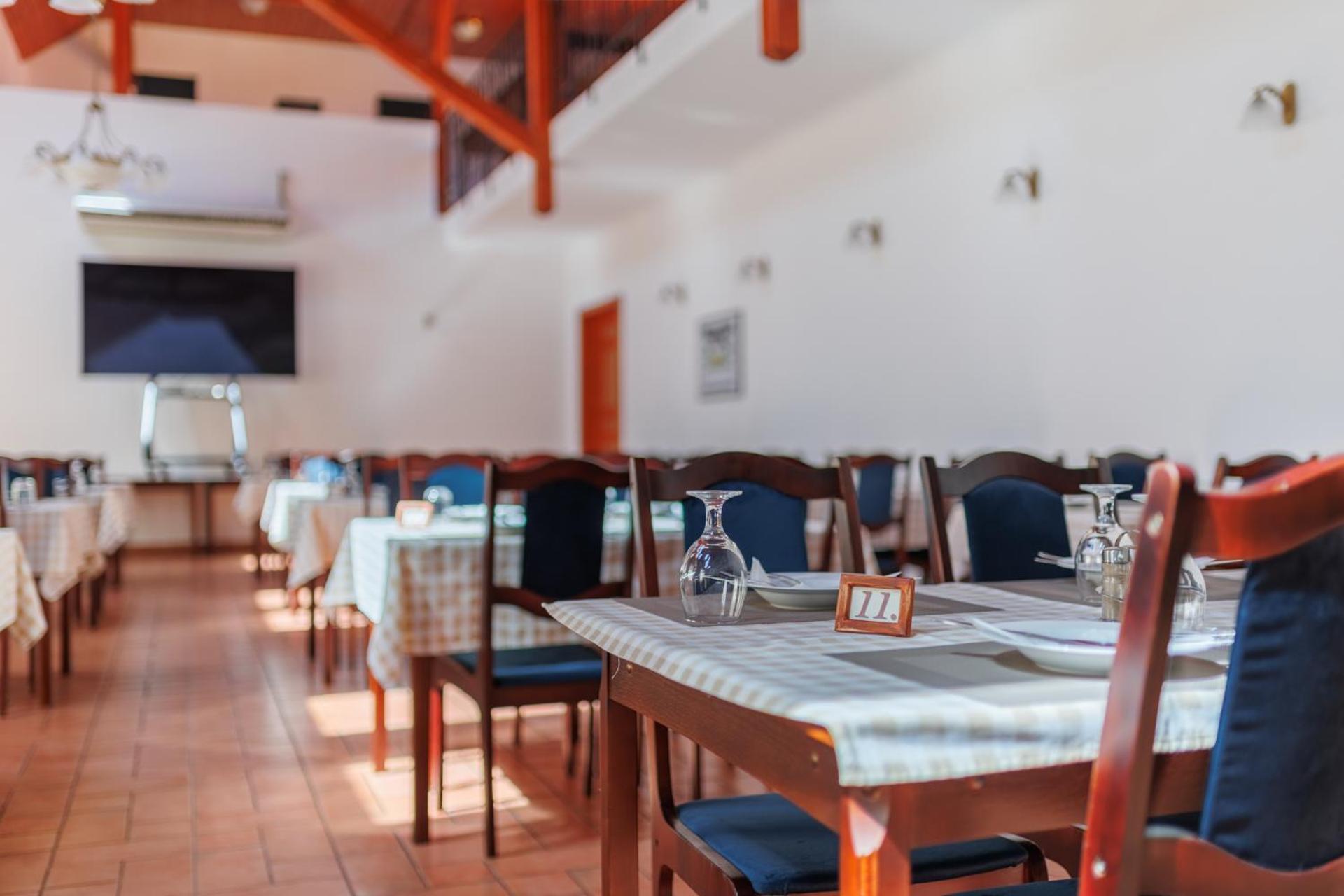 100 Eves Fogado Bed & Breakfast Szatymaz Bagian luar foto