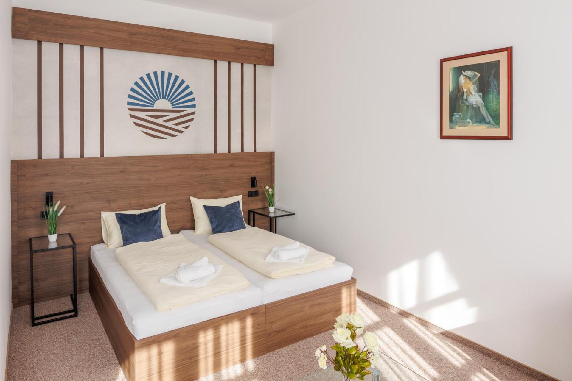 100 Eves Fogado Bed & Breakfast Szatymaz Bagian luar foto