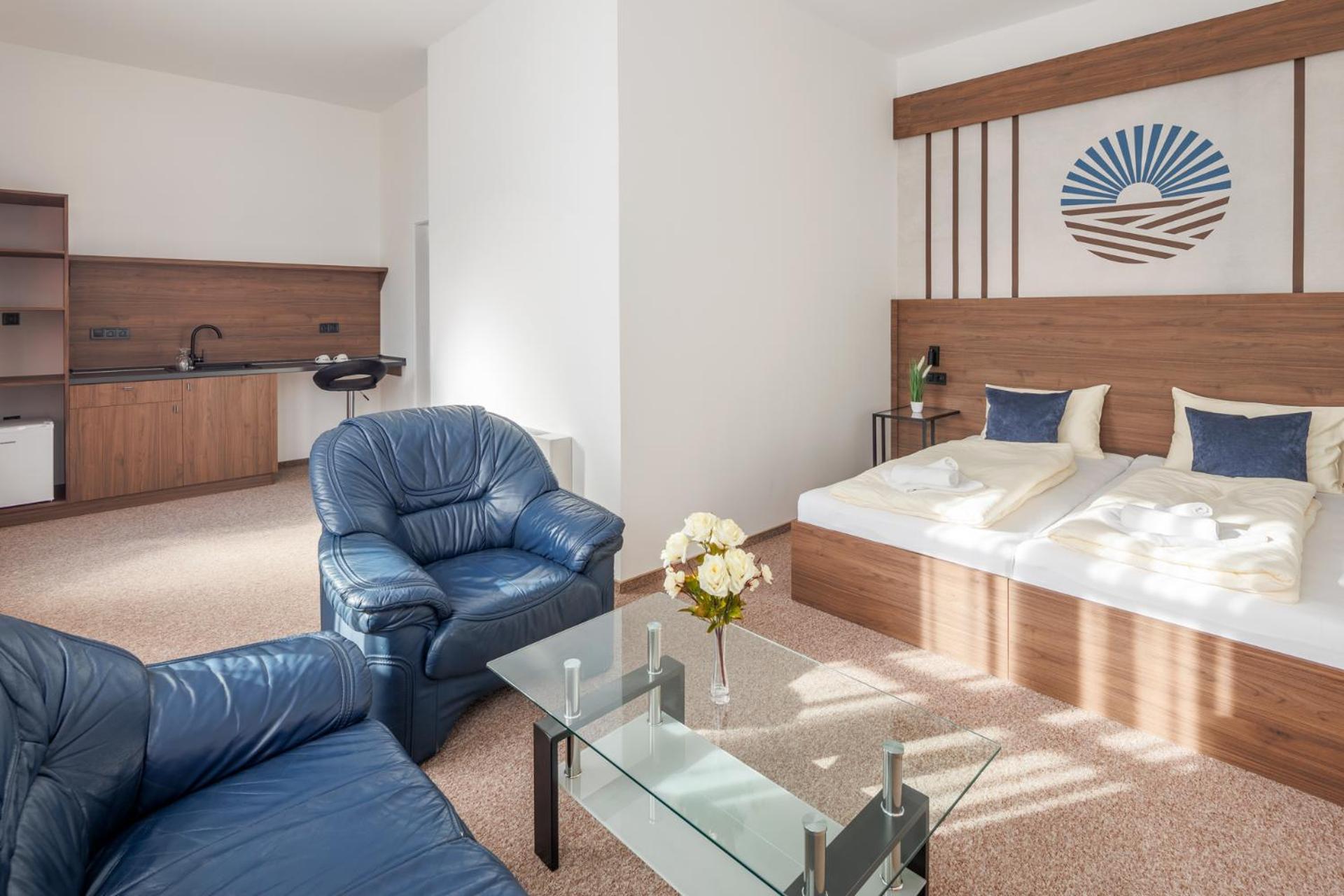 100 Eves Fogado Bed & Breakfast Szatymaz Bagian luar foto