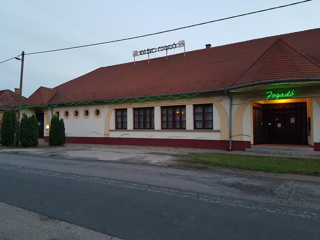 100 Eves Fogado Bed & Breakfast Szatymaz Bagian luar foto